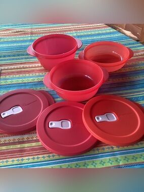 Tupperware Crystal Wave PLUS - set of 3 microwave bowls in red